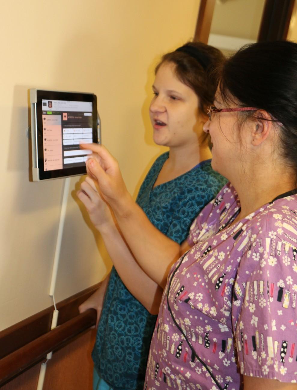 September 2014 RESIDENT NEWS New Technology Better Resident Care On July 1st, Pine Haven began the transition to Electronic Medical Records (EMR) to help provide improved care for all residents.