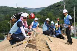 In 2016, 100 Citi employees participated in the house-building project in Gunsan in North Jeolla Province and Chuncheon in Gangwon Province over a week period during their summer vacation.