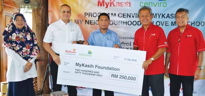 Q4 MyKasih Love My Neighbourhood Oct - Dec 2016 LAUNCHES Donates RM 250,000 to assist 250 families in Kuala Nerang, Kedah, through food aid From left to right: Cenviro Group Director, YBhg Datin
