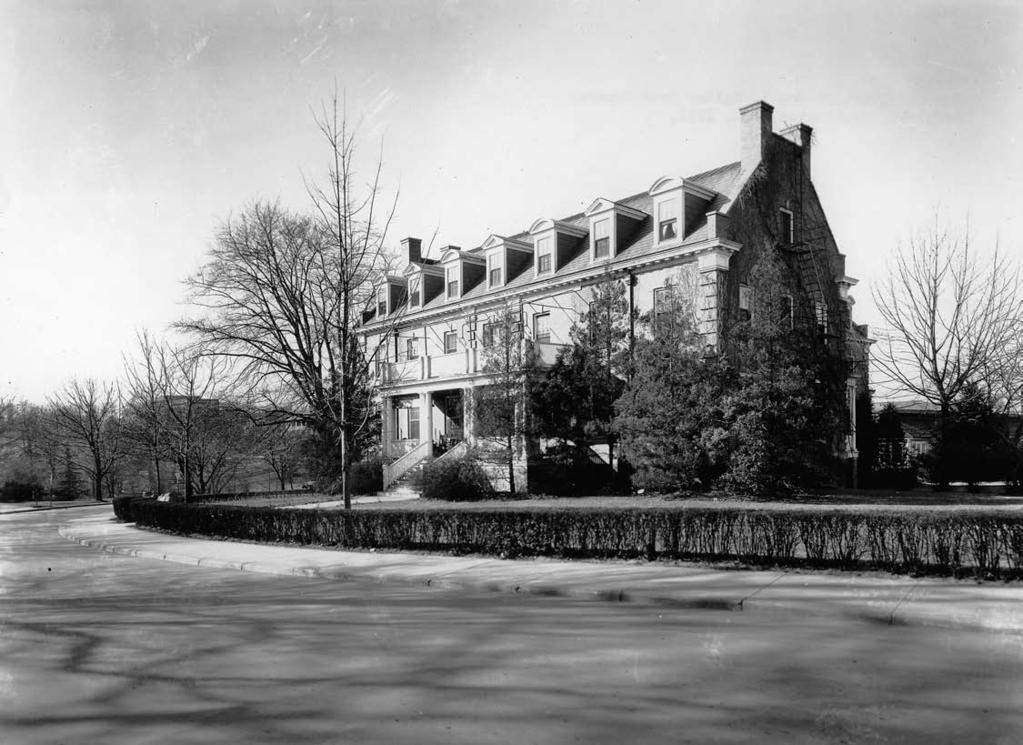 When Delano Hall (Building 11) was completed in the 1930s the nurses quarters were moved there. Building 12 became officer s apartments. This photograph is from about 1931.