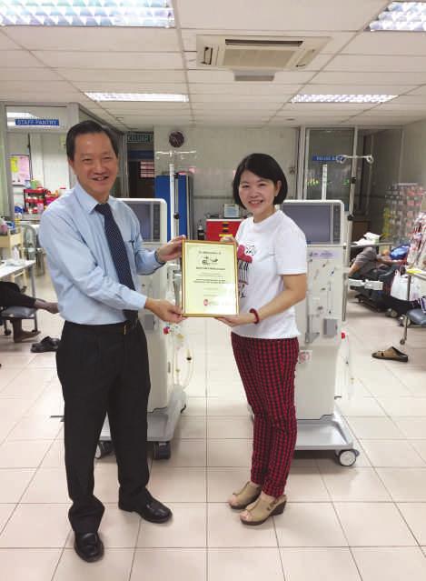 Mary Tan s Music Studio Presented 2 Dialysis Machines to NKF On 10 November 2017, Ms.