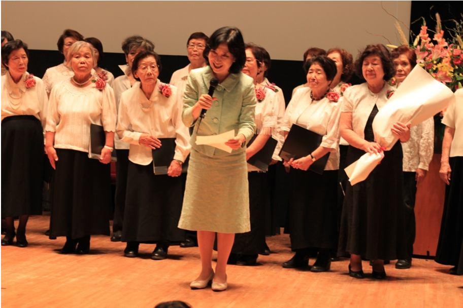Center Senior Women singing