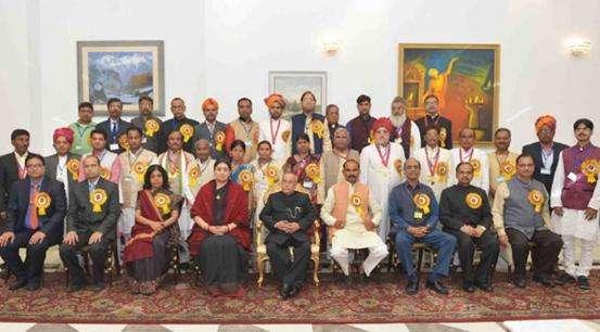 9 Shilp Gurus and 19 National Awardees received the awards for the year 2015.