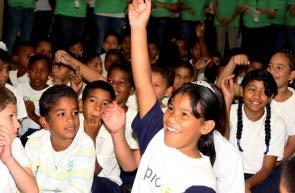 09 3 BUILDING RELATIONSHIPS BASED ON TRUST WITH THE STAKEHOLDERS With our community Proniño: social and educational inclusion Proniño seeks to ensure the sustainable withdrawal of boys, girls and
