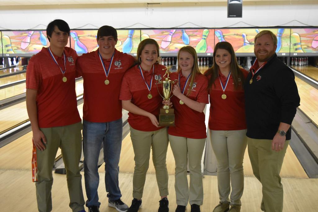 Spring 2018 Page 31 The Orangeburg Prep Bowling Team wrapped up its season, bringing home some hardware from Sumter.