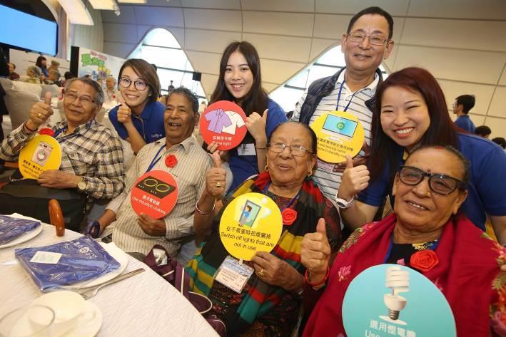 Photo 9 CLP volunteers share energy saving tips with ethnic minority elderly guests, who