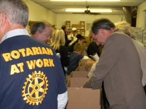 ROTARY CLUB OF CORPUS CHRISTI -- EXAMPLE PROJECTS AND ACTIVITIES Food Bank Box Project Strong fellowship among Rotarians and meaningful community and international service projects characterize