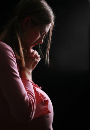 Domestic Violence (DV) Up to 23% of pregnant women May escalate in pregnancy Related to decreased maternal