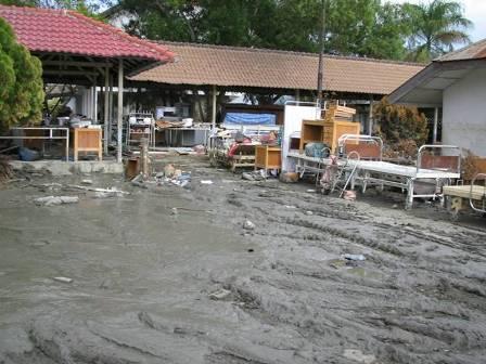 Disasters destroy health facilities The 26 December 2004 Tsunami In Aceh province, Indonesia, Destroyed 30 of the 240 health clinics were completely destroyed.