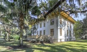 JEKYLL ISLAND ARTS ASSOCIATION Goodyear Cottage, Historic District Jekyll Island, Georgia May 2018 Newsletter MESSAGE FROM THE PRESIDENT Bonnie Householder Even before we relocated full time to