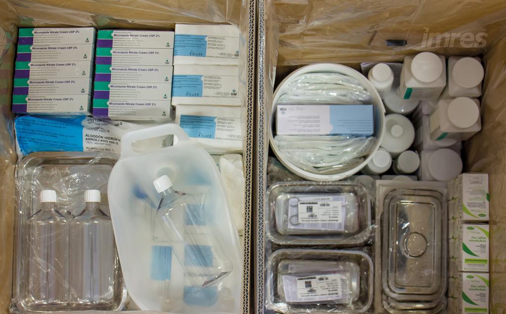 M E D I C A L K I T S A COMPLETE MEDICAL SOLUTION IN A BOX FAST & EFFICIENT That is the essence of a medical kit. In this brochure, you will find an overview of our range of medical kits.