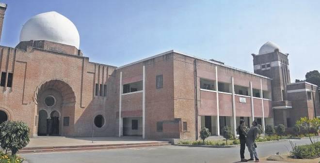 Jamia Millia Islamia Jamia Millia Islamia, an institution originally established at Aligarh in United Provinces, India in 1920 became a Central University by an act of the Indian Parliament in 1988.