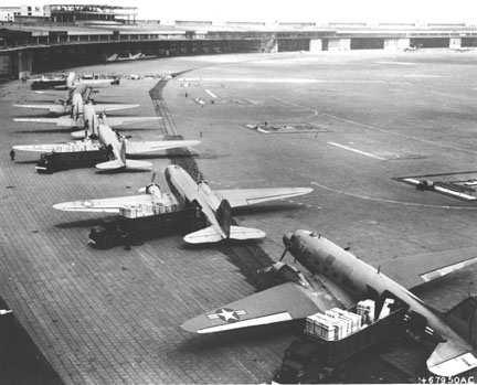 Berlin Blockade GB/US begin massive airlift into W. Berlin within days EVERYDAY 7,000 TONS of supplies flew into W. Berlin planes flew 24 hrs a day, 3 min.