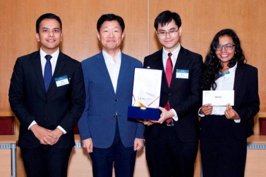 Annex 1 Photographs WTO-FTA Moot Photo1: SMU s WTO-FTA moot team with South Korea's Deputy Minister for