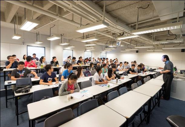 Smart Green Cities concepts. They also participated in HKUST s Innovation and Entrepreneurship Camp, which included mentoring sessions and group discussions.