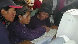 ERTIC - Huancavelica Project managed by MTC and INICTEL (government organization) Telecentres and libraries in 10 rural towns in the andes The main objetive is to