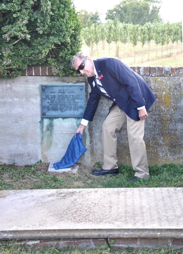 Associate Mike Weyler unveiling the Virginia Society OFPA stone grave marker