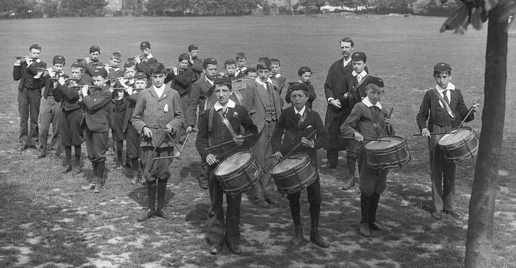 The School Fife and Drum band with EFP Carrick, teacher at Alleyn s, 1887 1923 ALLEYN S SCHOOL 1879 1886 Alleyn s School was set up, in its own right as an educational establishment, on the 18th of