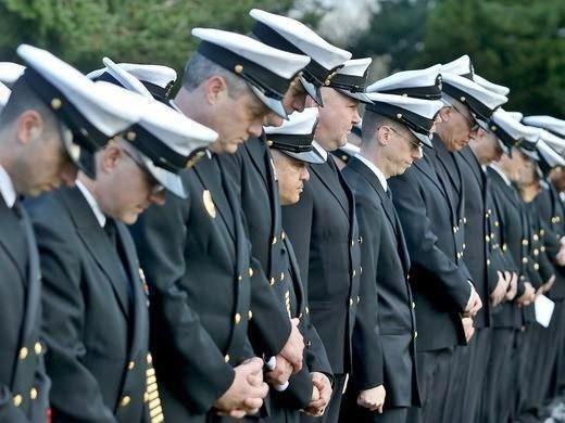 Navy chiefs bow their
