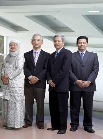 Board of Directors Lembaga Pengarah Chairman Pengerusi Tan Sri Dato Muhammad Ali Hashim Managing Director Pengarah Urusan Datin Paduka Siti Sa diah Sheikh Bakir Board Members Ahli Lembaga Pengarah