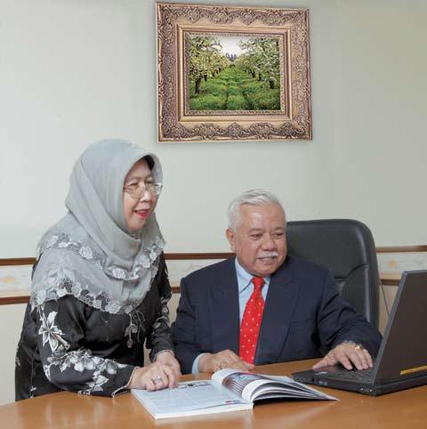 18 Statement to Shareholders Penyata kepada Pemegang-pemegang Saham Datin Paduka Siti Sa diah Sheikh Bakir Managing Director / Pengarah Urusan Tan Sri Dato Muhammad Ali Hashim Chairman / Pengerusi On