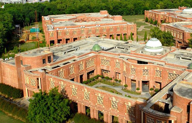 PLACEMENT REPORT IIM LUCKNOW 2011 Largest ever batch of 366 students placed Final placements over in 5 days 53 First time recruiters on campus, highest ever for our Institute 60% percent rise in