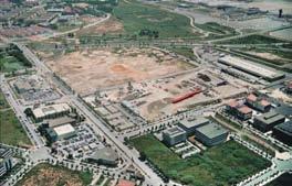 MAS BLAU LAND FOR ECONOMIC CLEAN INDUSTRY The Mas Blau Business Park is located in El Prat de Llobregat, just 10 minutes from the center of Barcelona, and is highly specialized in business
