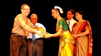 Saradha Anantharaman Ms Saradha Anantharaman, a 19-year-old who graduated from National Junior College in 2009 decided to use her talent in Indian classical dance to raise funds for MINDS.