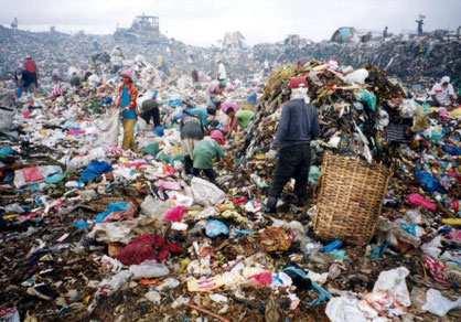 Garbage dump in Payatas Philippines where the kids