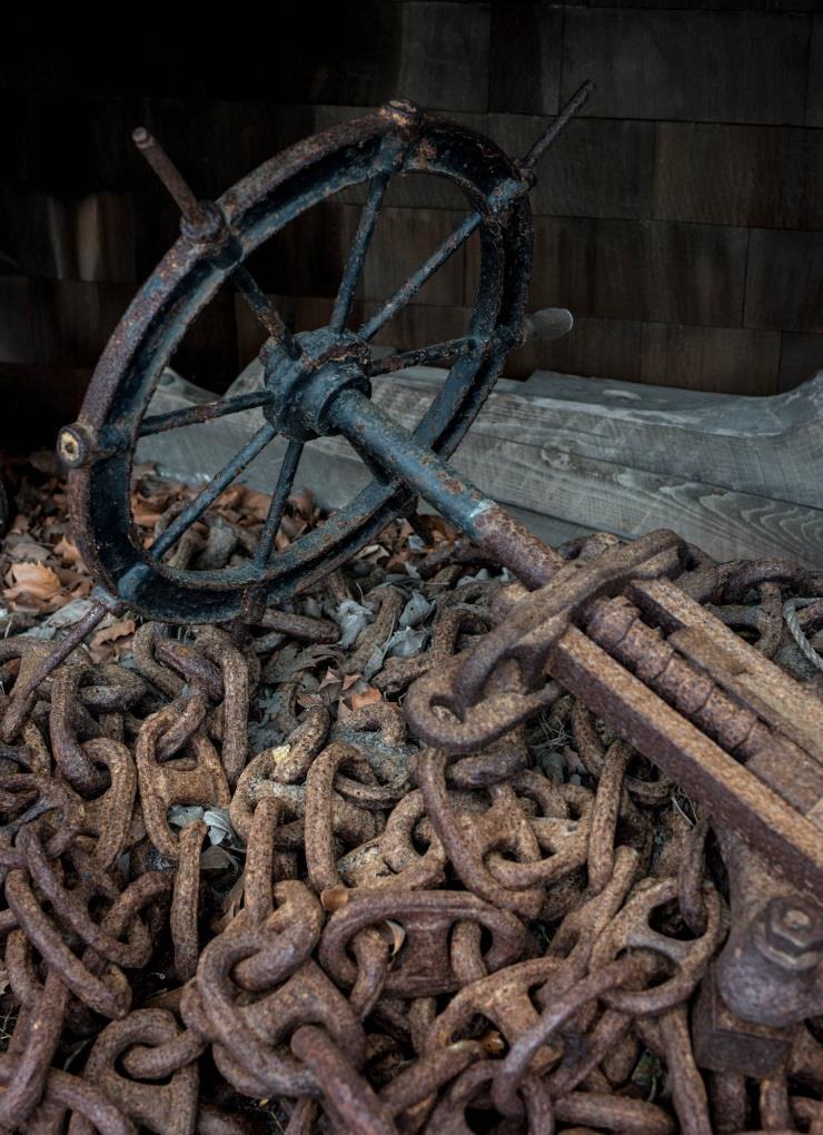 Anchor chain and old parts stored at Ropewalk.