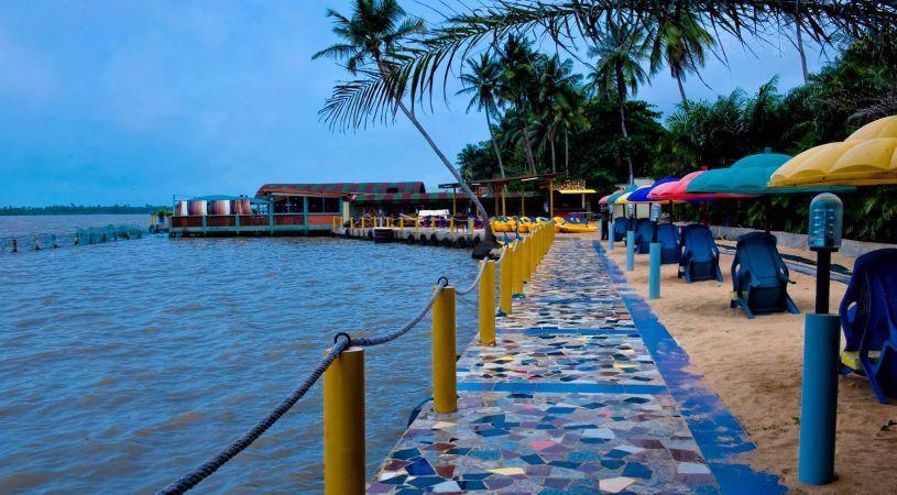 THE WHISPERING PALMS RESORT Located in the historic Badagry town, the Whispering Palms lies on the Lagoon and typifies the beauty of the area s cool Atlantic breeze,