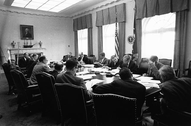 Decision to Quarantine Cuba EXCOMM meeting EXCOMM continued debating policy while JFK left for campaign trip