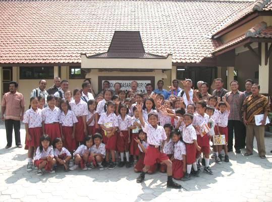 Representatives from Papua Barat took picture with principal, teachers