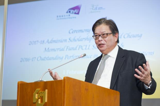 After presenting to all award recipients and moot team coaches, the School was honoured to have the presence of Mr Huen WONG, Past President of the Law Society of Hong Kong and