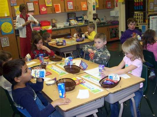 UNIVERSAL FREE BREAKFAST IN THE CLASSROOM Grantsburg Elementary School From 8/day 180/day