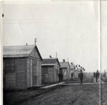 The first recruits arrived at Camp Lewis on 5 September 1917 and 37,000 officers, cadre, garrison, and trainees were on post by 31 December.