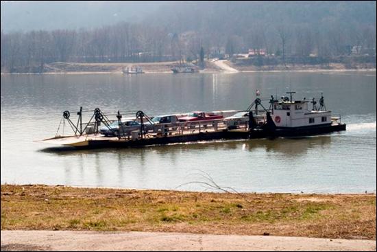 There is only one reported gliderport in the OKI region. It is the Caesar Creek private gliderport located in the city of Waynesville in Warren County. RIVER FERRY SERVICE Anderson Ferry Boat Inc.