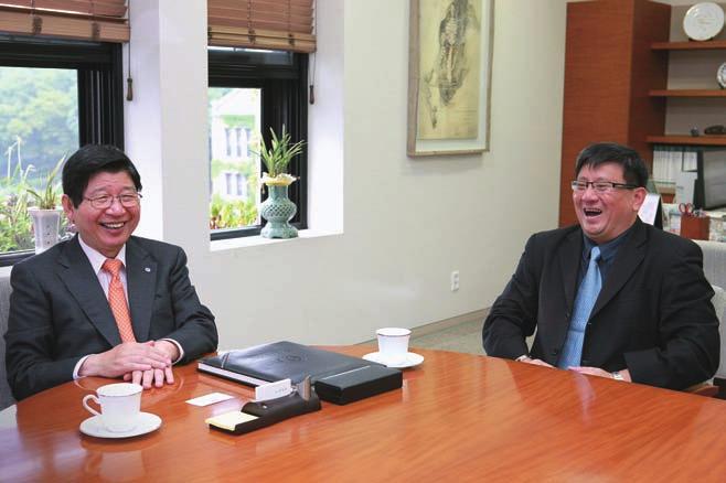 A week later, on September 24, the Singaporean Ambassador to Korea, Peter Tan Hai Chuan, met with President Jeong; during the meeting, the two men shared their perspectives on enhancing bilateral