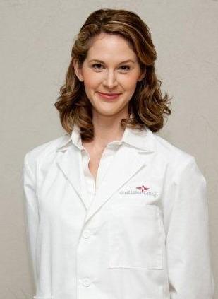 August 2011 CLINICAL WARDROBE GUIDE What a Professional Wardrobe Says to Our Patients and Customers Rachel Heselschwerdt, a Great Lakes Caring nurse, fondly recalls the first time she drove to the