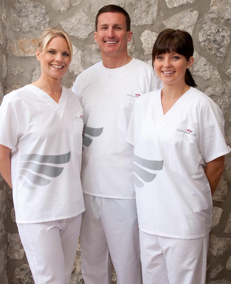 Page 2 Clinical Wardrobe Guide Registered Nurse, Licensed Practical Nurse, Preceptor and Mentor Scrub Top Scrub